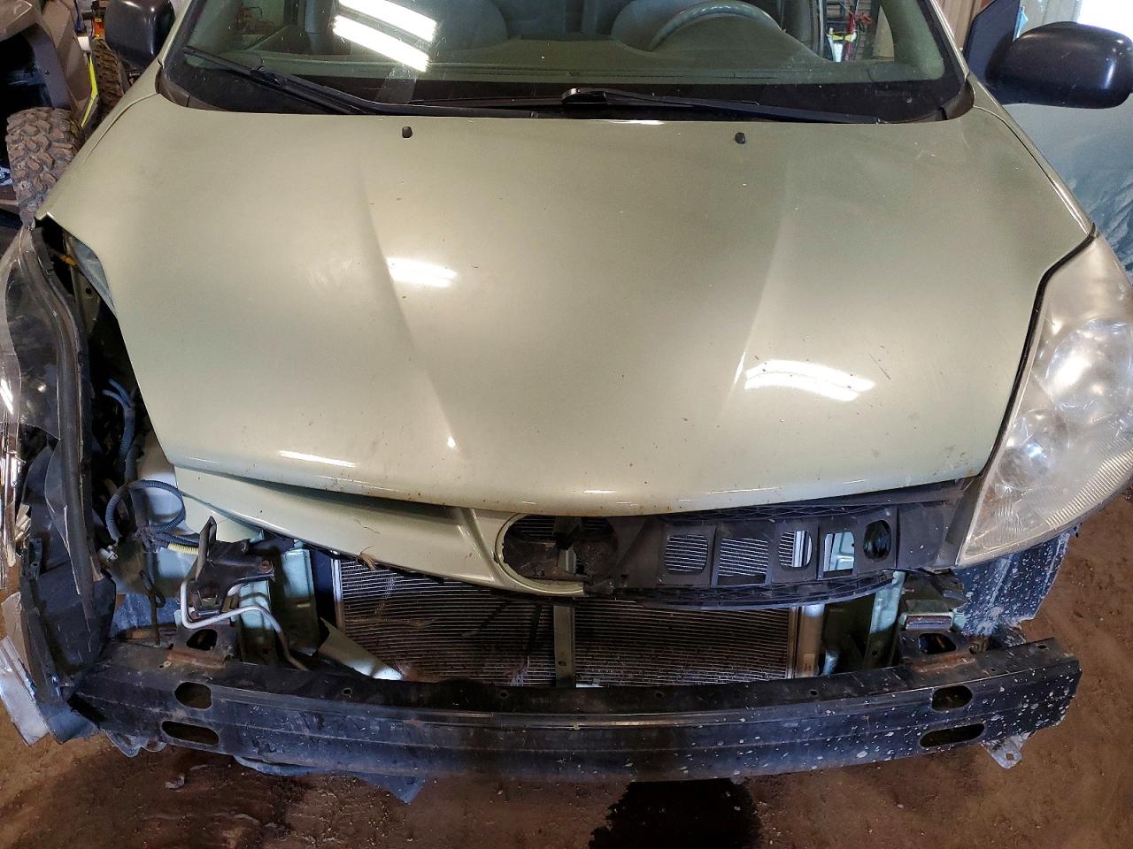 2009 TOYOTA SIENNA