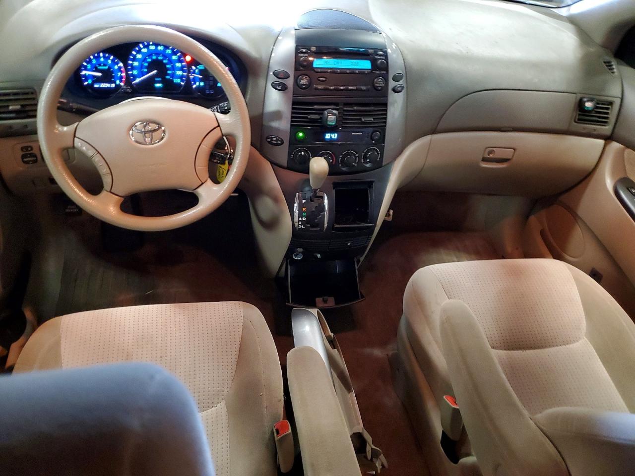 2009 TOYOTA SIENNA