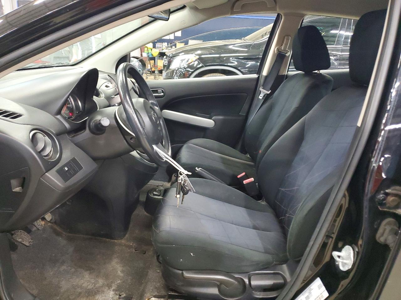 2013 MAZDA 2