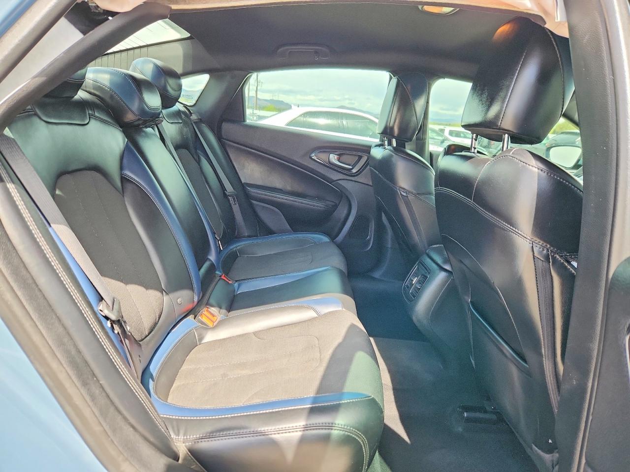 2015 CHRYSLER 200