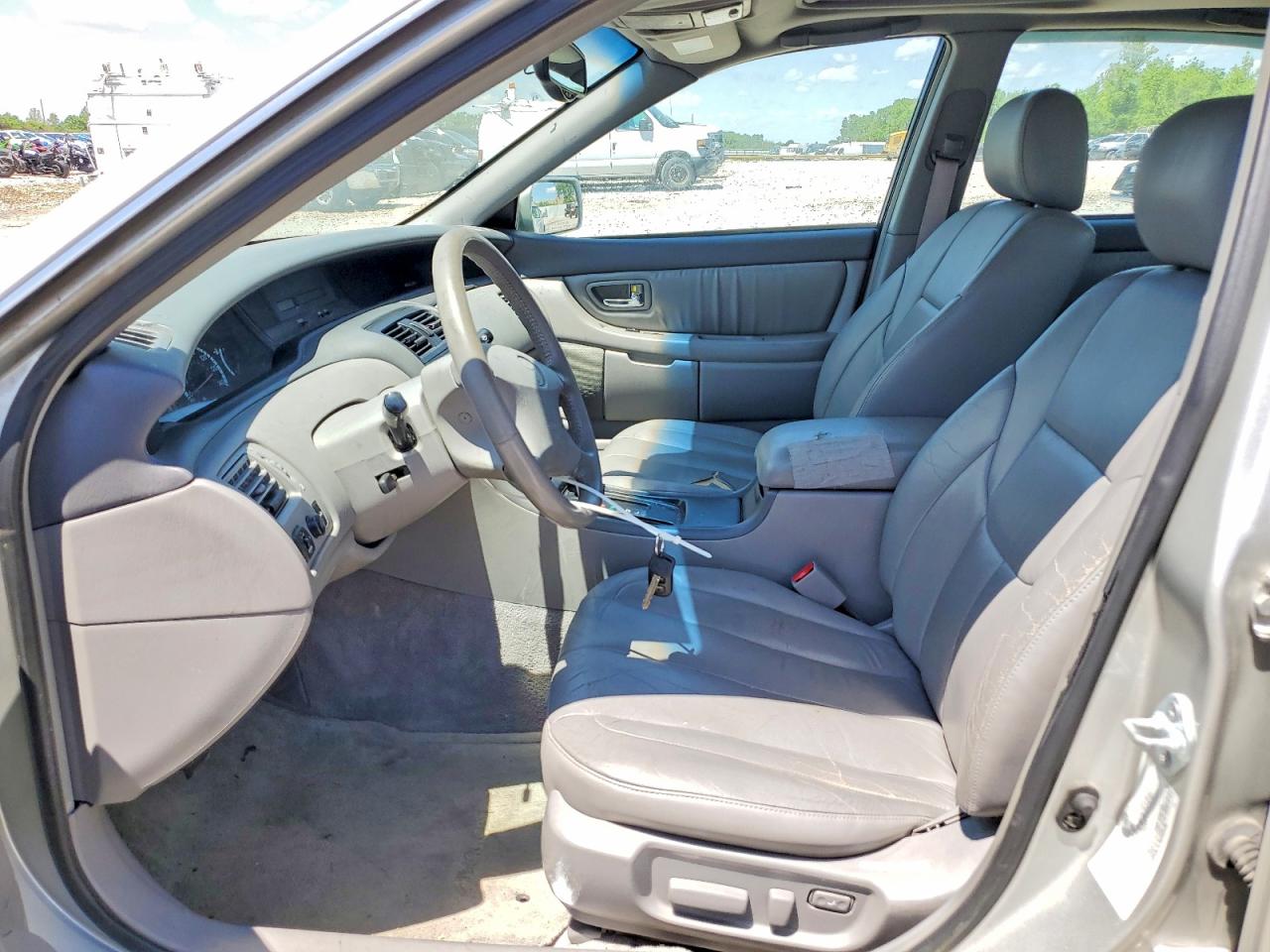 2001 TOYOTA AVALON
