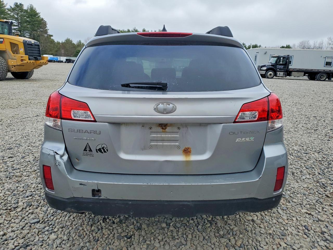 2011 SUBARU OUTBACK