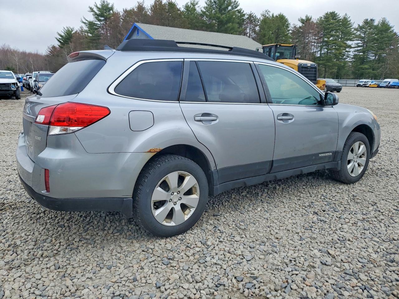2011 SUBARU OUTBACK