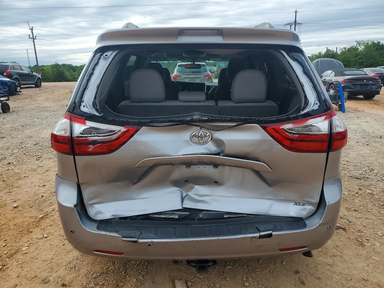 2015 TOYOTA SIENNA