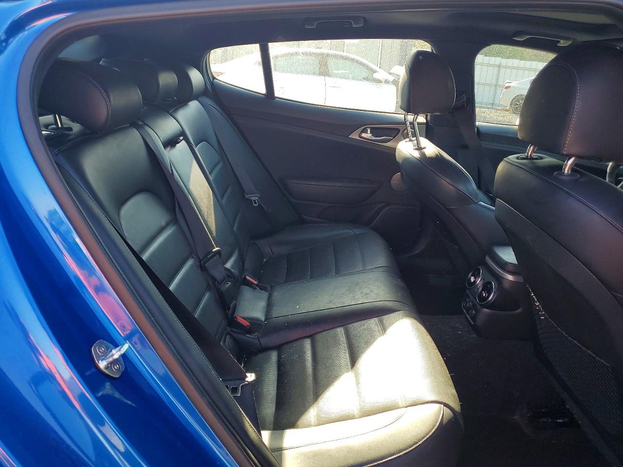 2019 KIA STINGER
