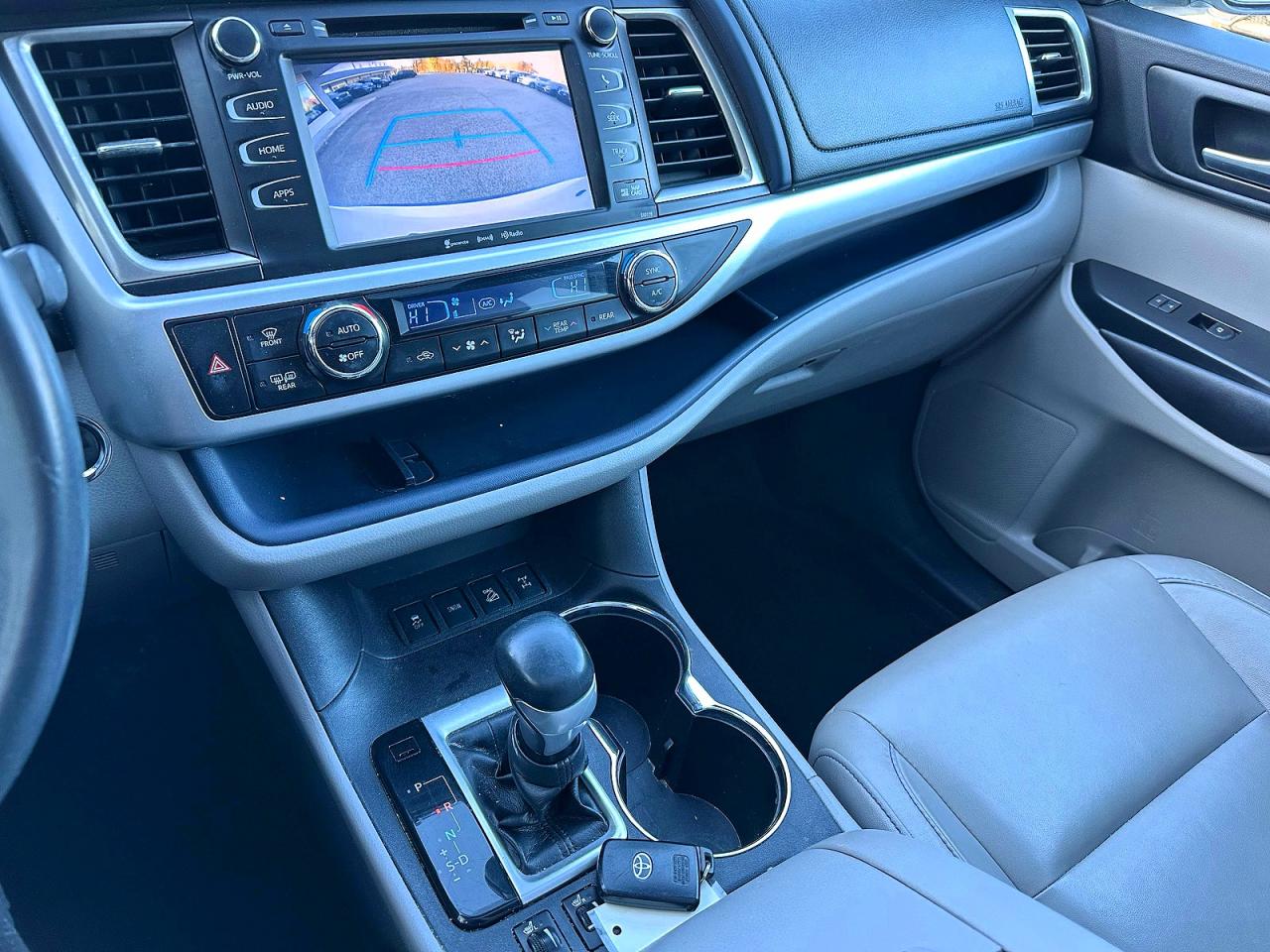 2016 TOYOTA HIGHLANDER