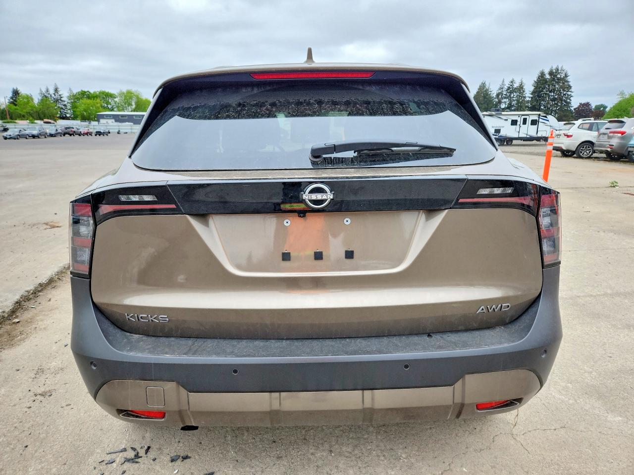 2025 NISSAN KICKS