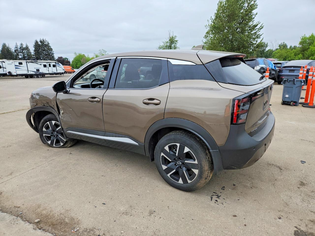 2025 NISSAN KICKS