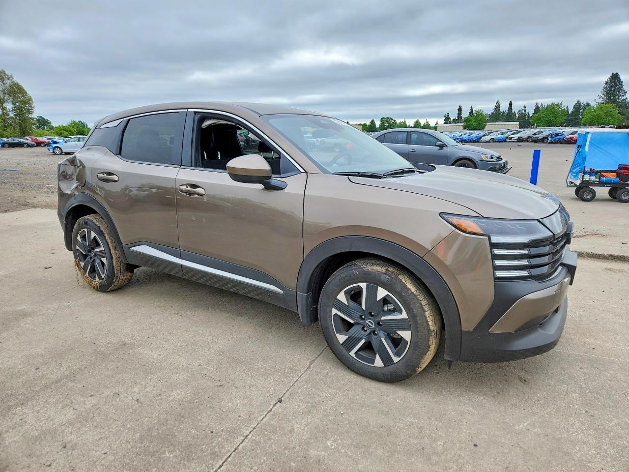 2025 NISSAN KICKS