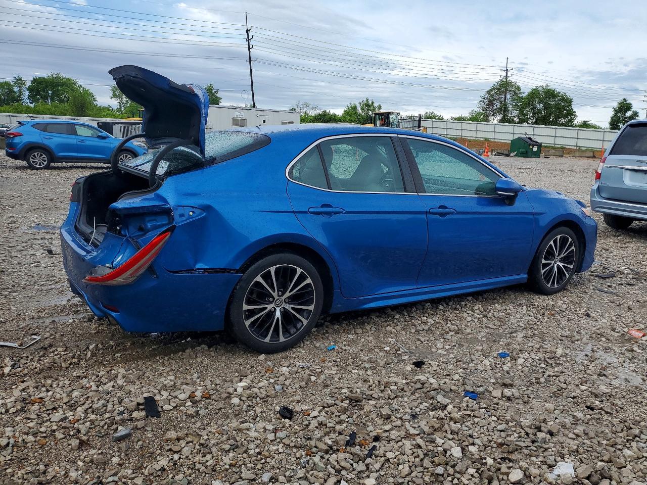 2018 TOYOTA CAMRY