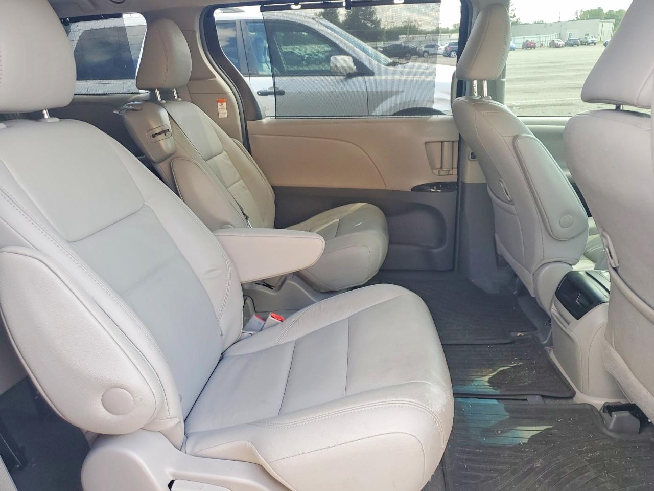 2017 TOYOTA SIENNA