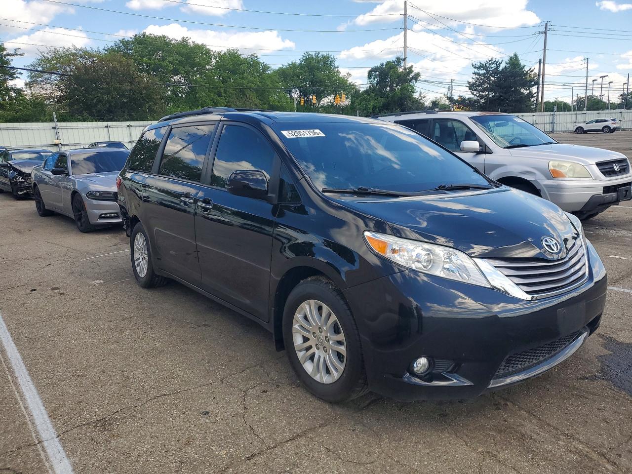 2017 TOYOTA SIENNA