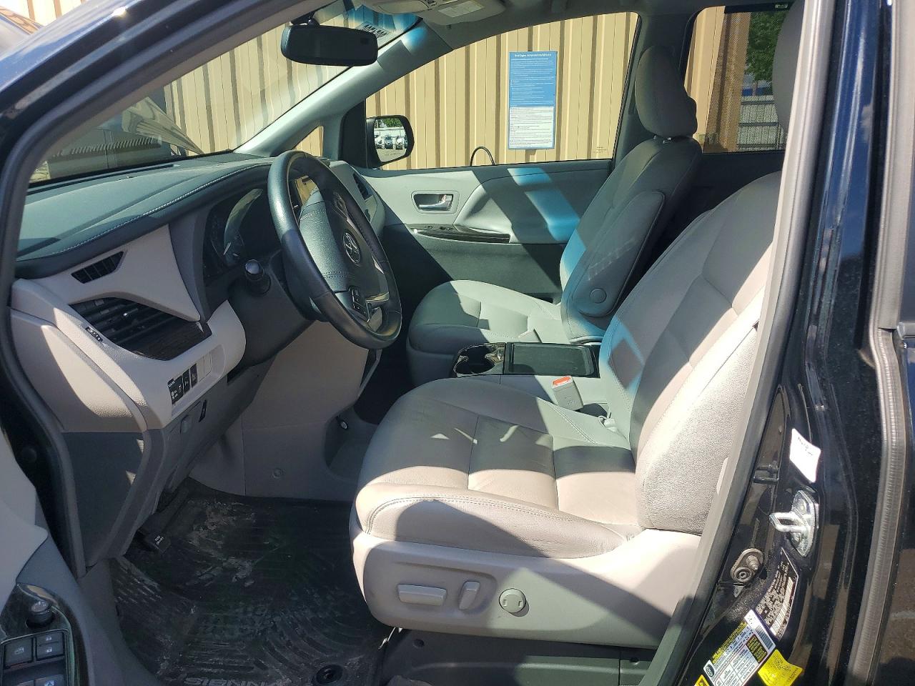 2017 TOYOTA SIENNA