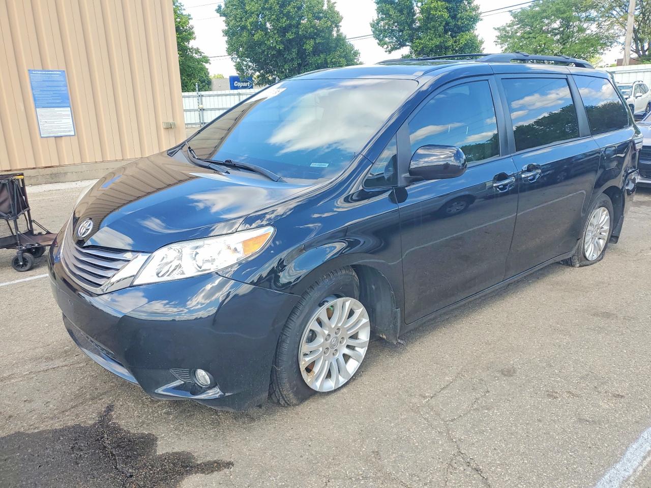 2017 TOYOTA SIENNA
