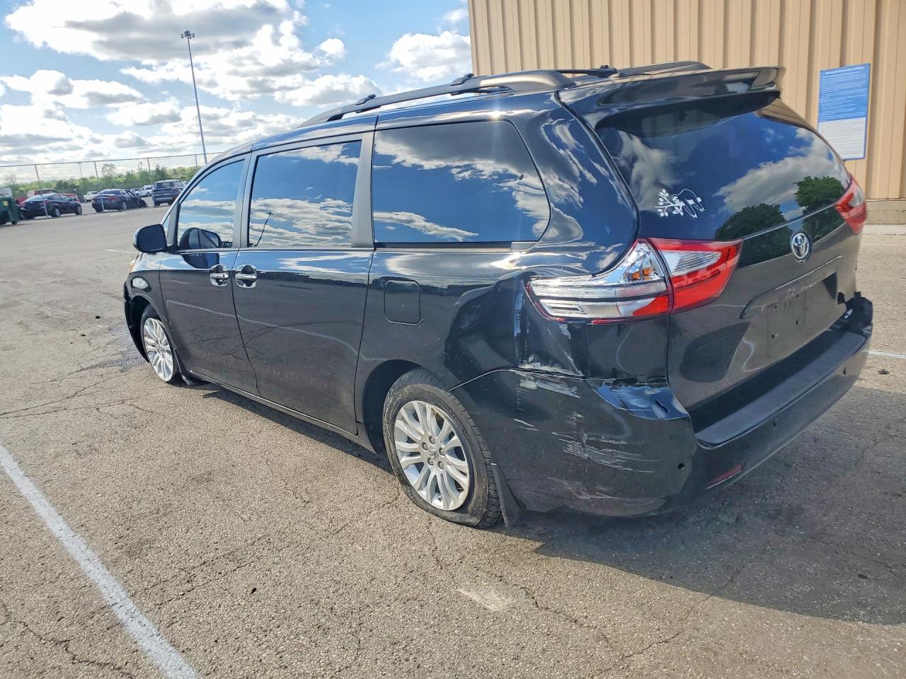 2017 TOYOTA SIENNA