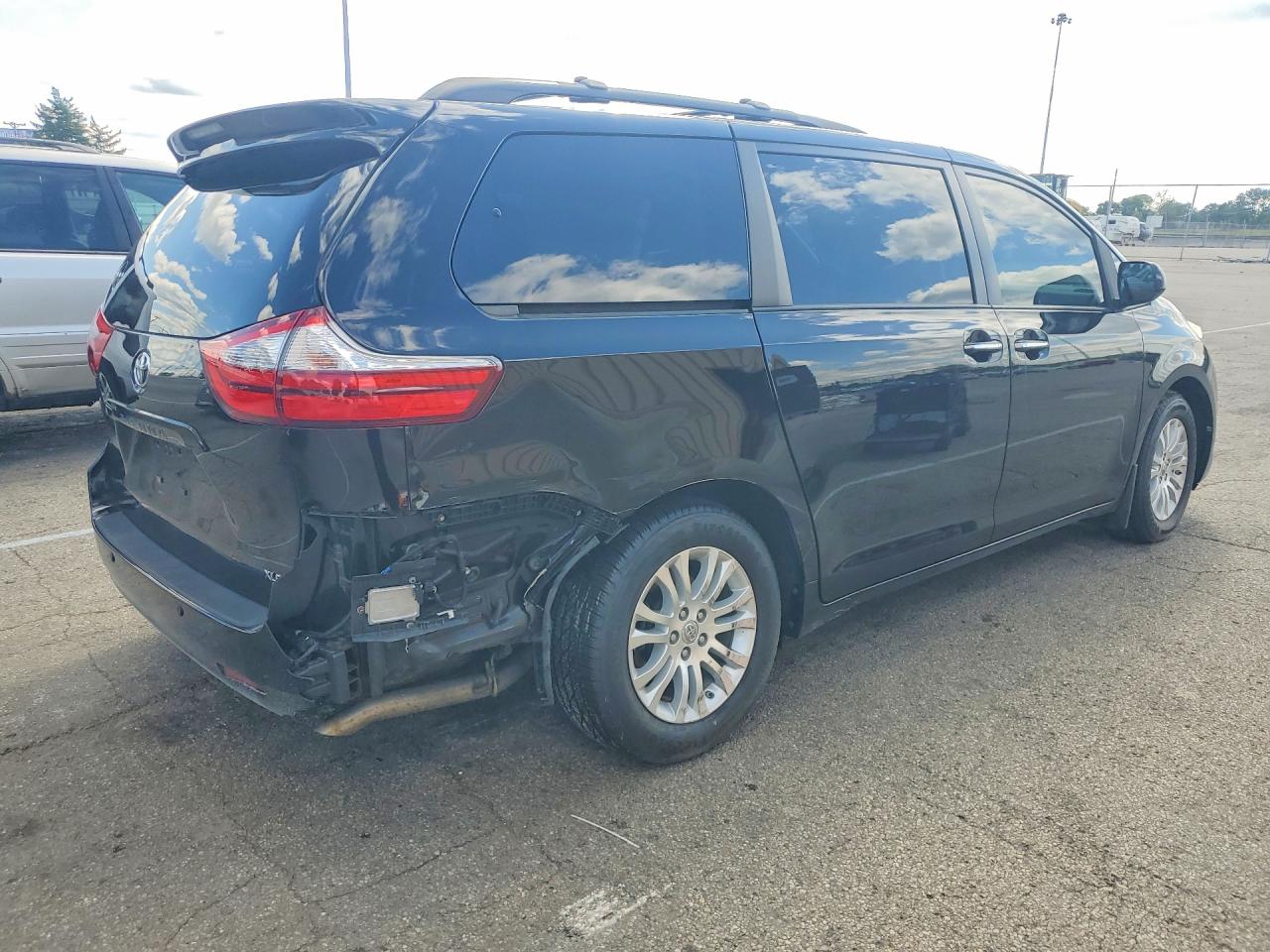 2017 TOYOTA SIENNA