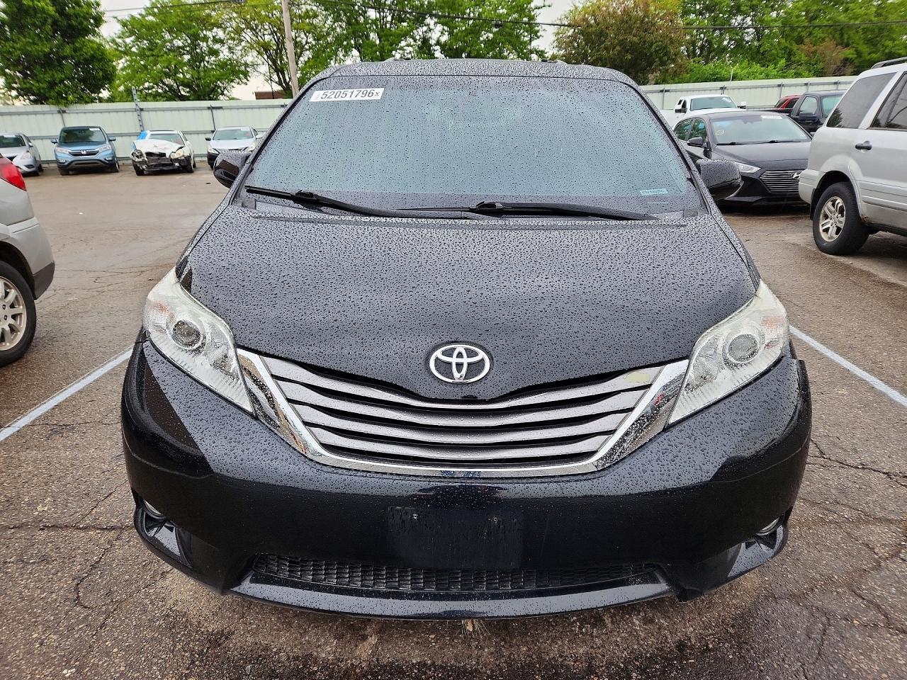 2017 TOYOTA SIENNA
