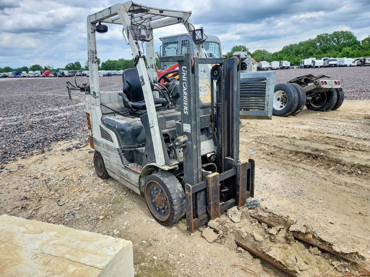 2015 UNICARIERS FORKLIFT