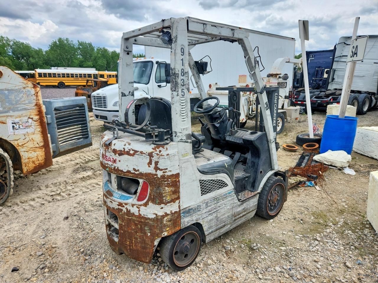 2015 UNICARIERS FORKLIFT