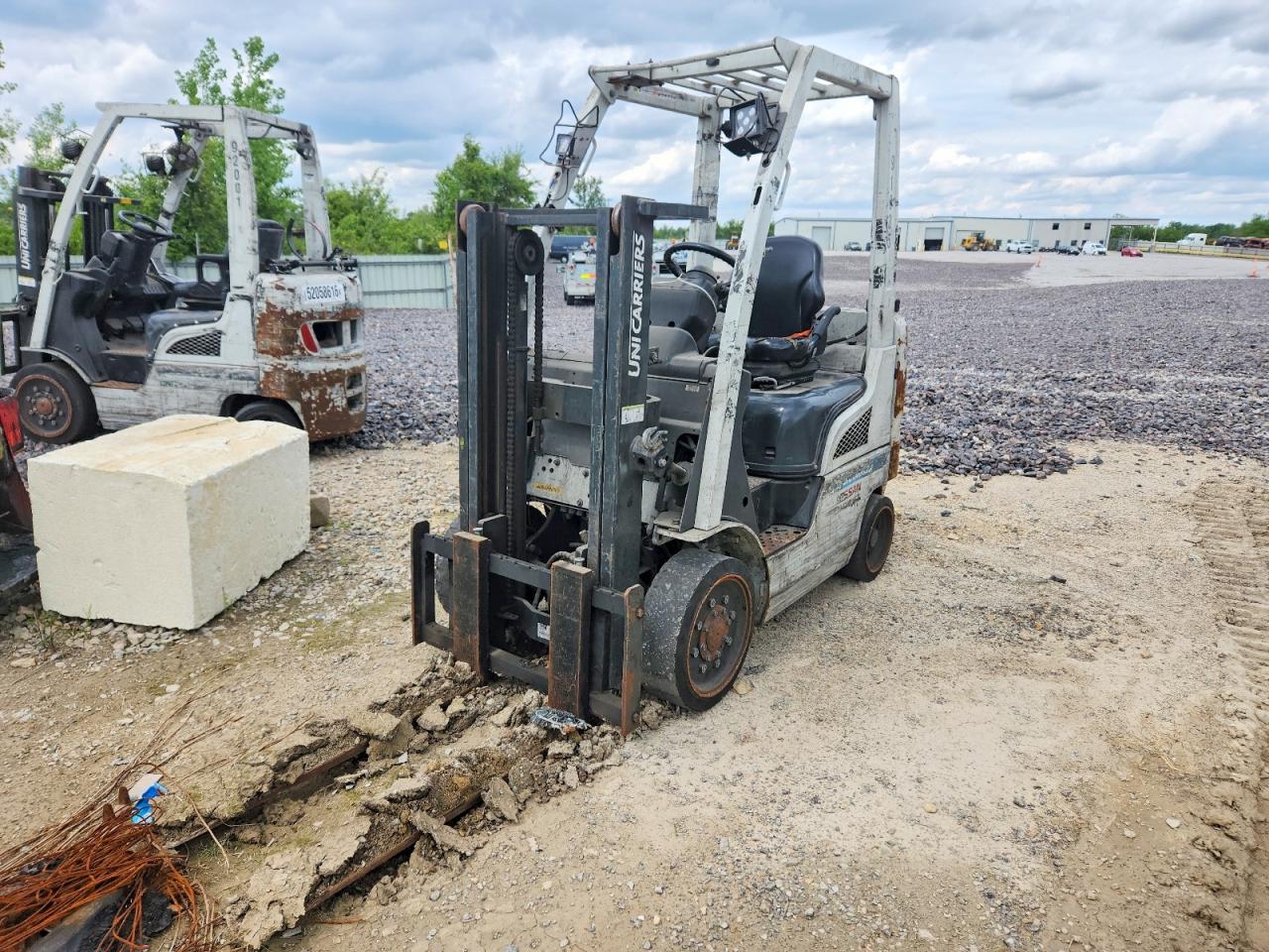 2015 UNICARIERS FORKLIFT