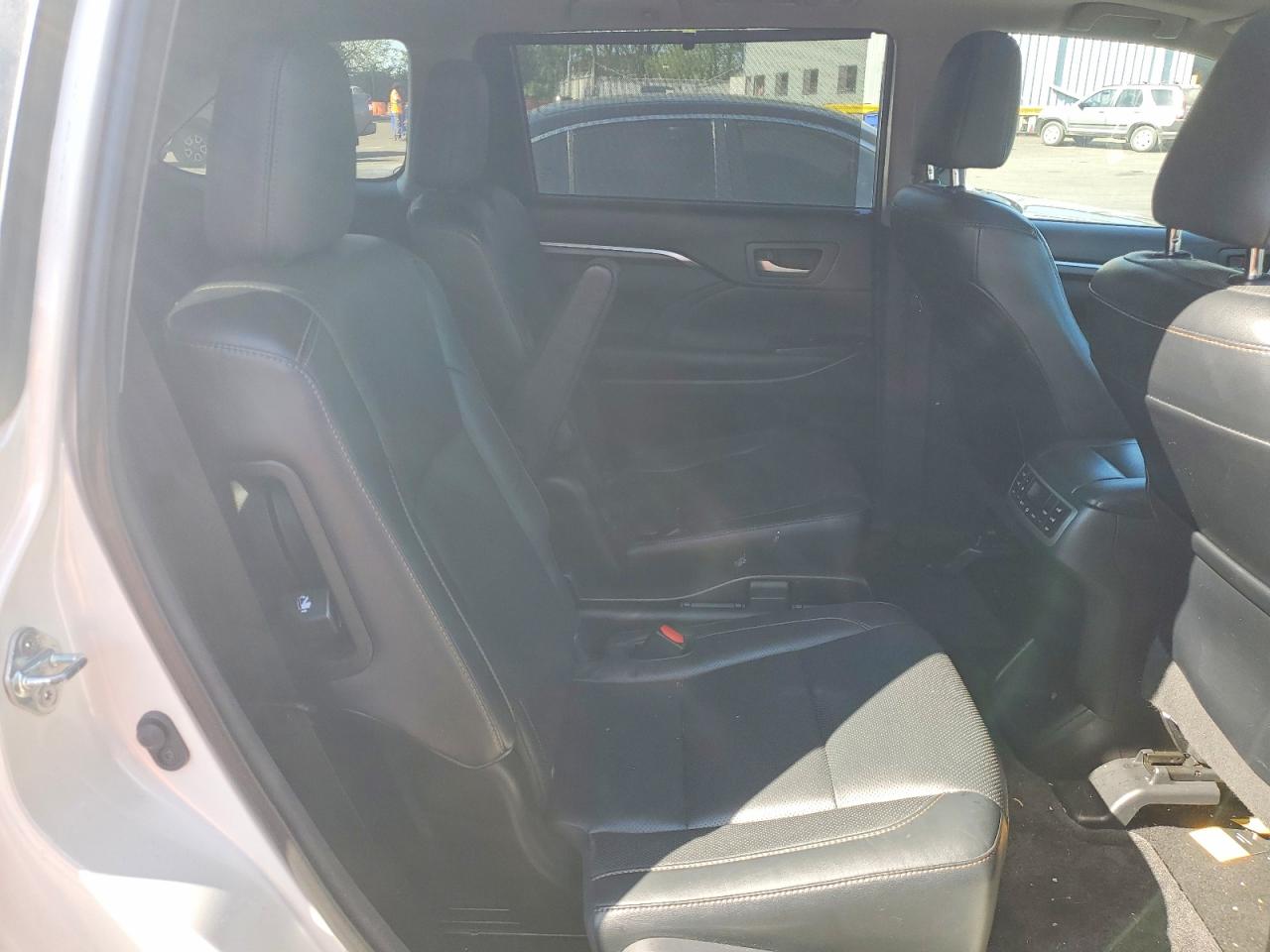 2015 TOYOTA HIGHLANDER