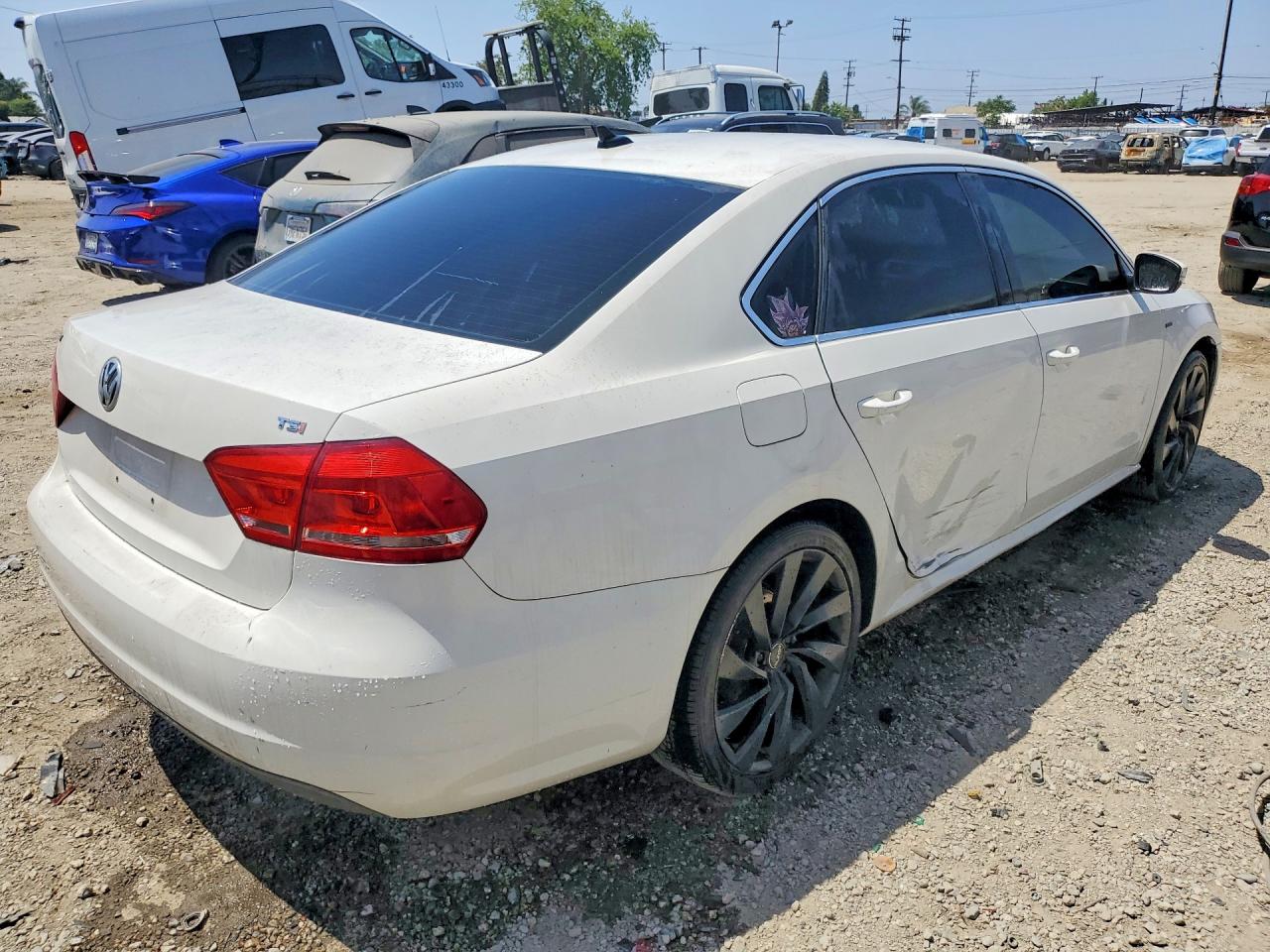 2015 VOLKSWAGEN PASSAT