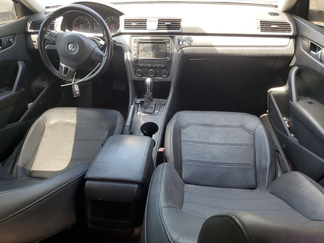 2015 VOLKSWAGEN PASSAT
