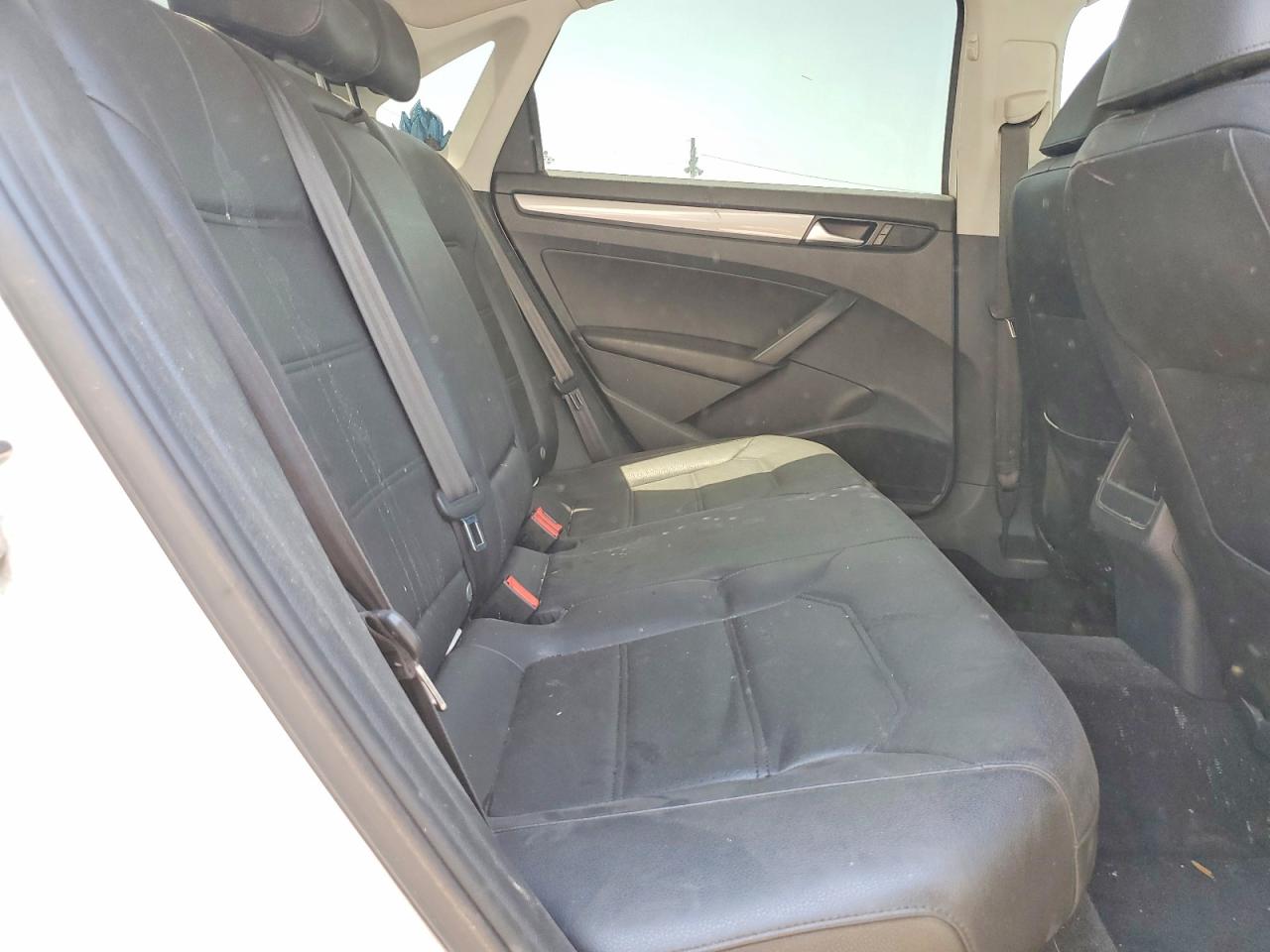 2015 VOLKSWAGEN PASSAT