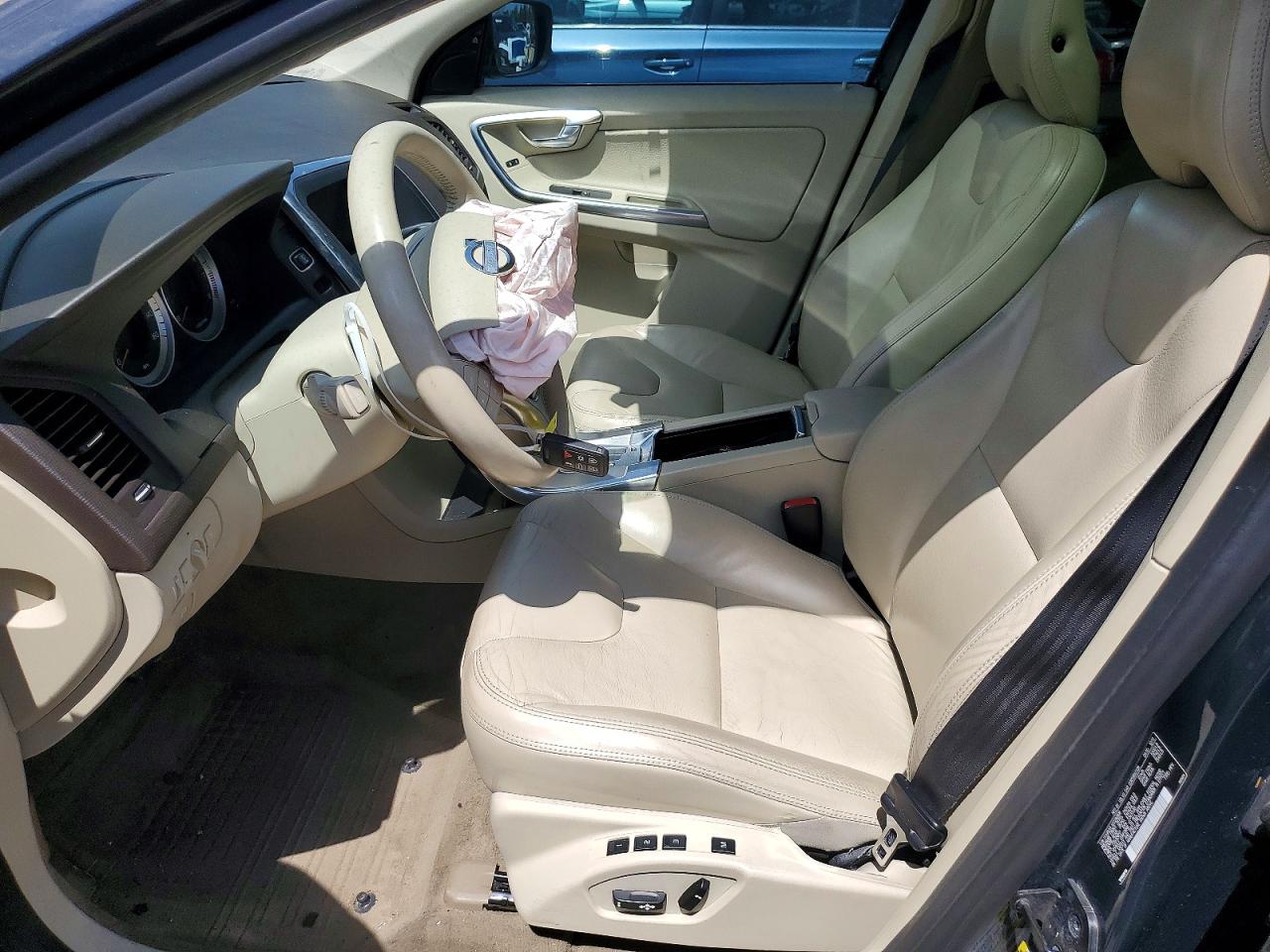 2012 VOLVO XC60