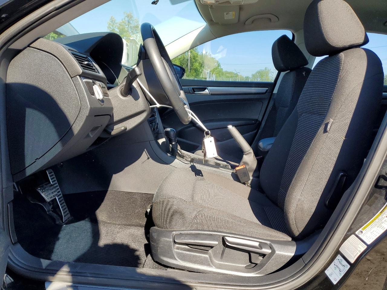 2016 VOLKSWAGEN PASSAT