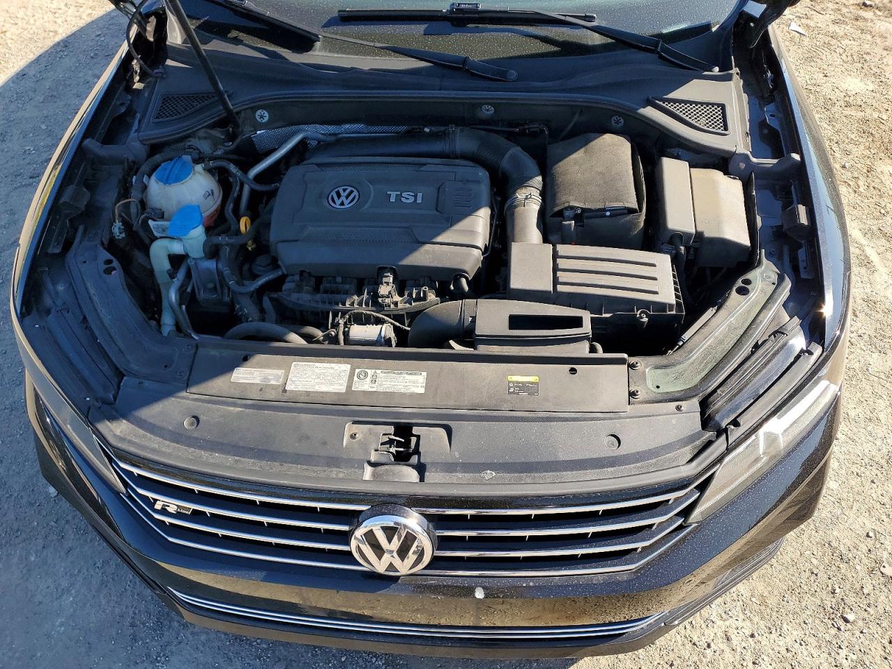 2016 VOLKSWAGEN PASSAT