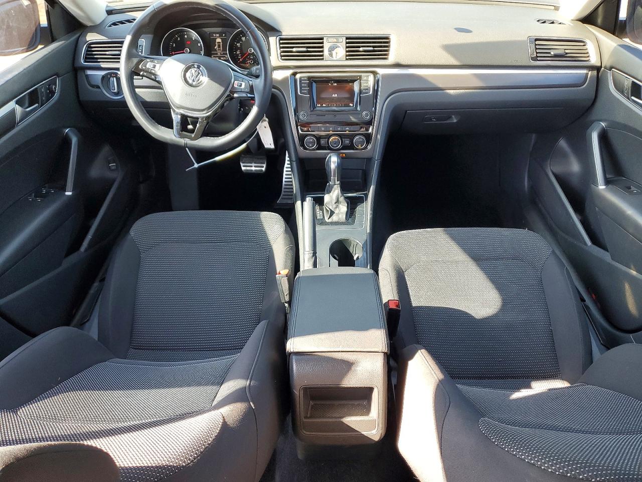 2016 VOLKSWAGEN PASSAT