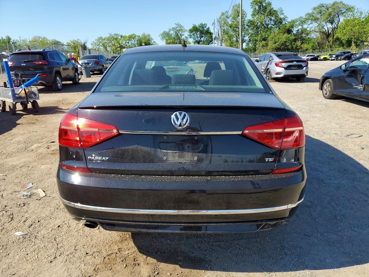 2016 VOLKSWAGEN PASSAT