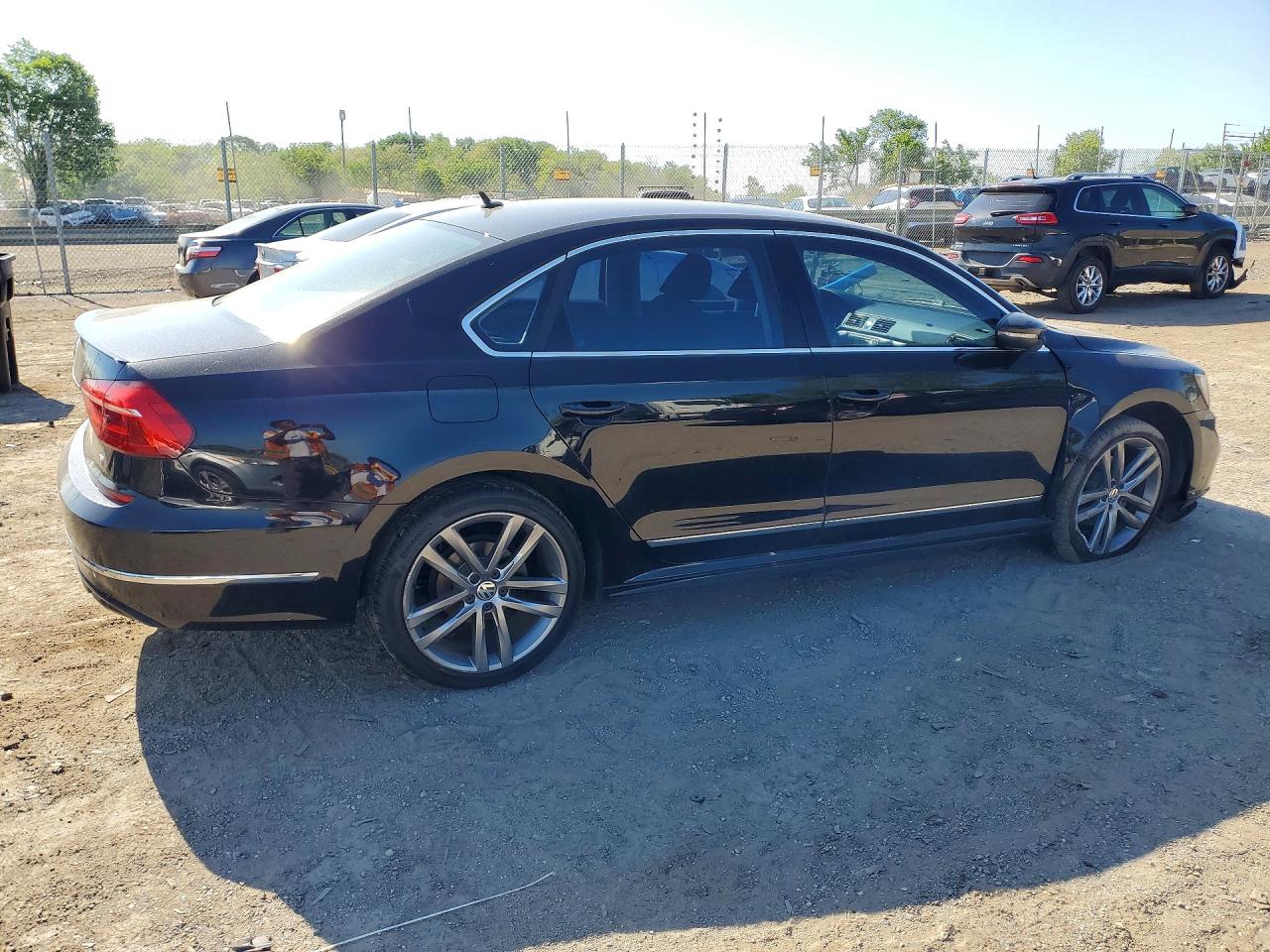 2016 VOLKSWAGEN PASSAT