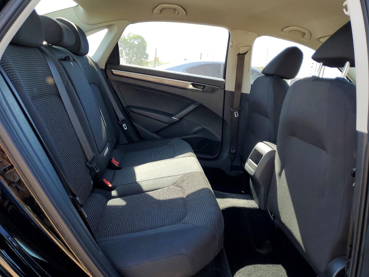 2016 VOLKSWAGEN PASSAT