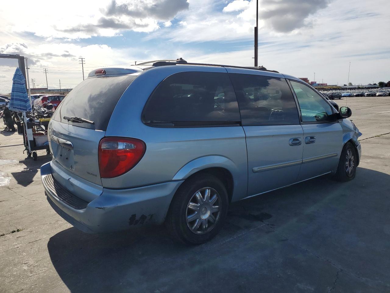 2005 CHRYSLER MINIVAN