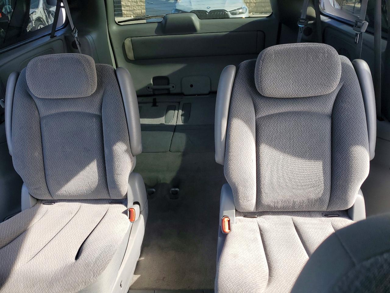 2005 CHRYSLER MINIVAN