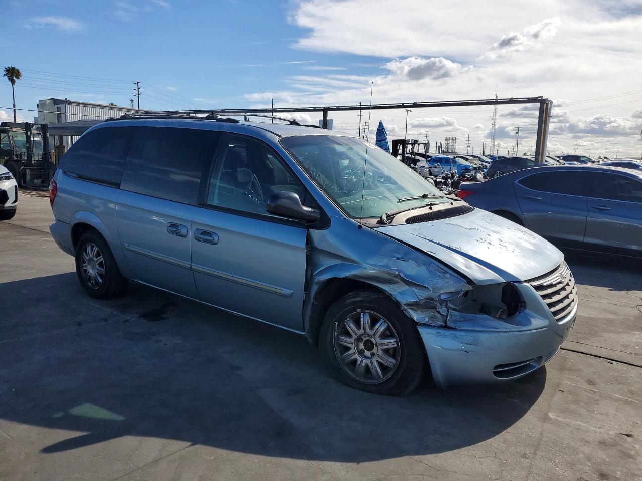 2005 CHRYSLER MINIVAN