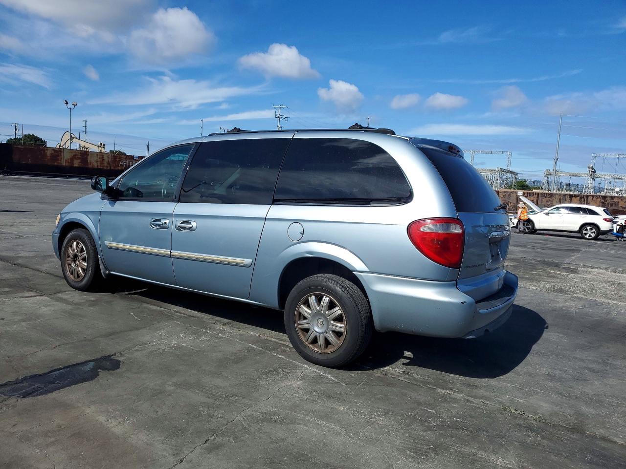 2005 CHRYSLER MINIVAN