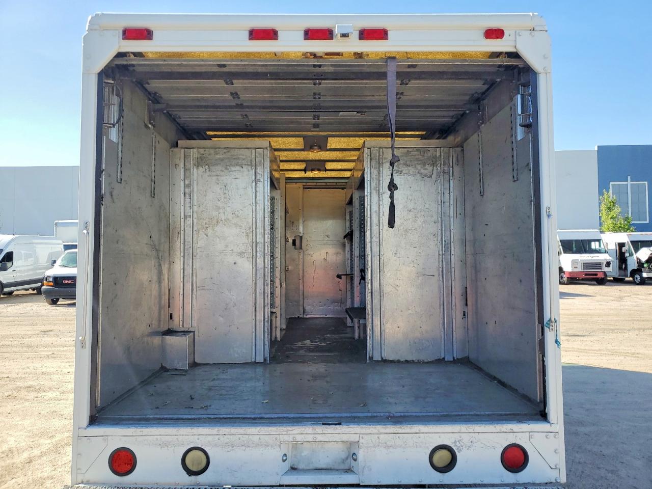 2003 FORD E450