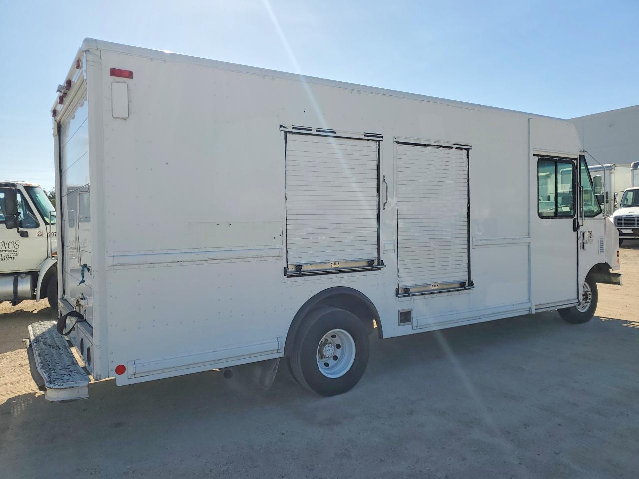 2003 FORD E450