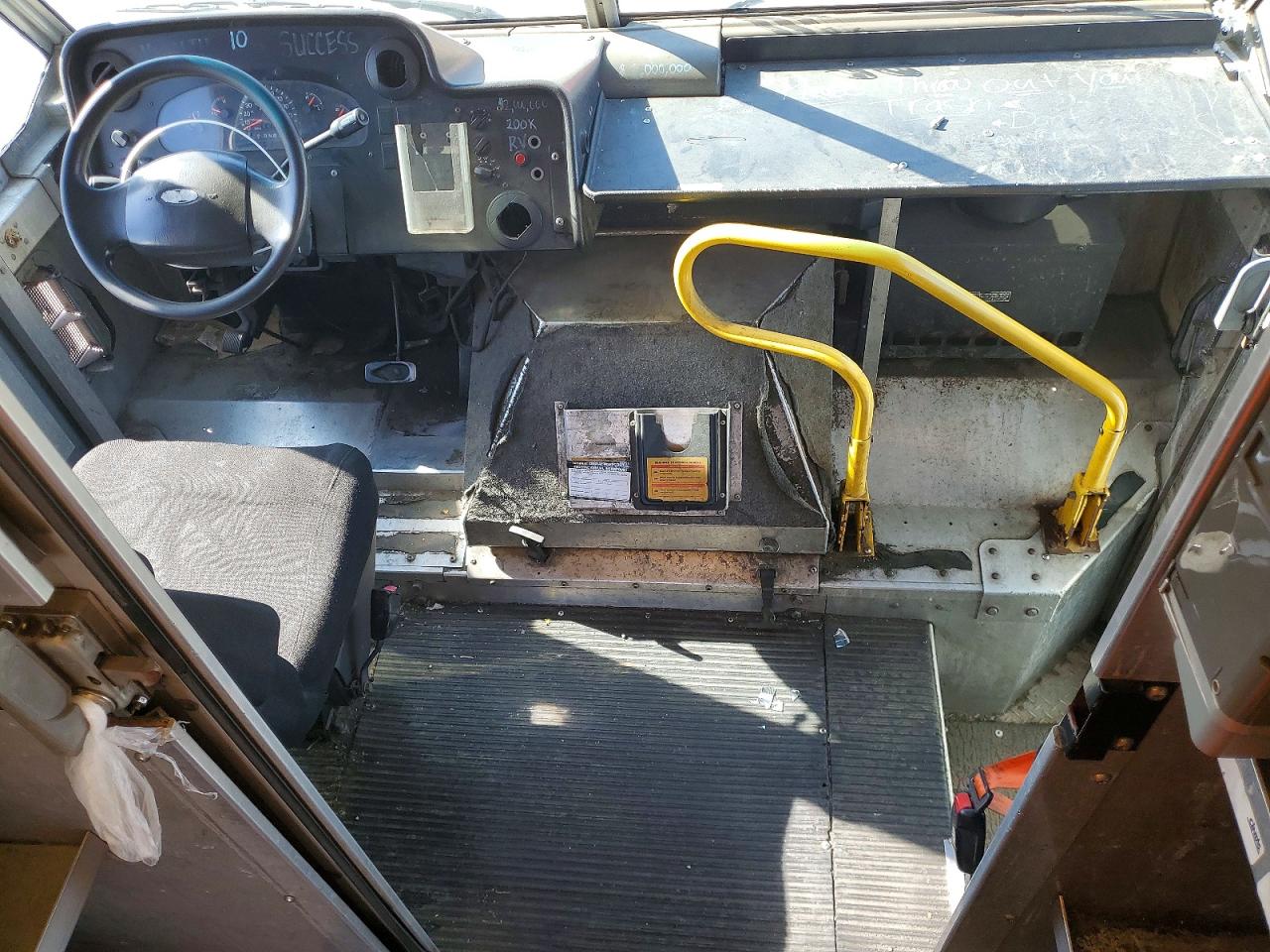 2003 FORD E450