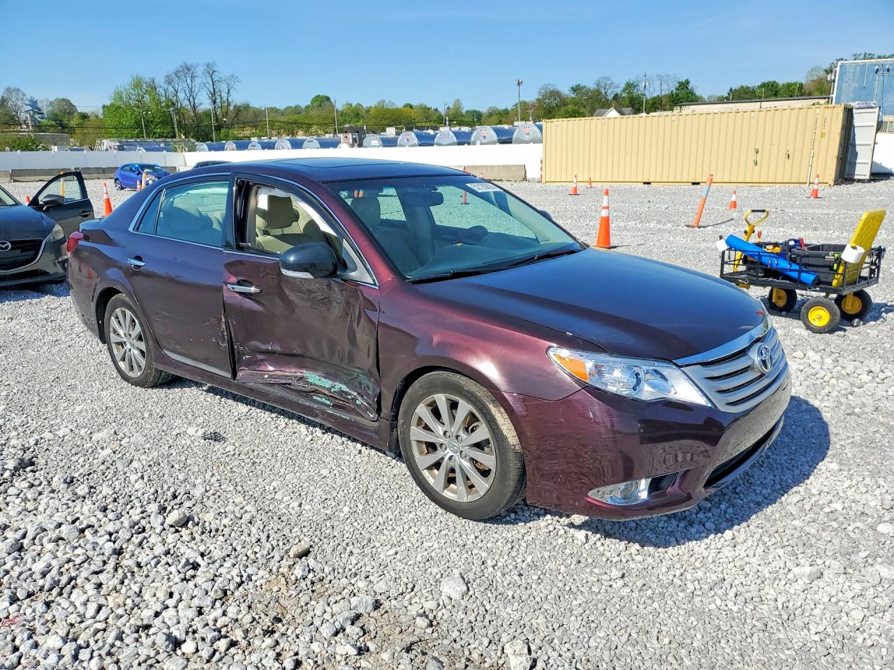 2011 TOYOTA AVALON