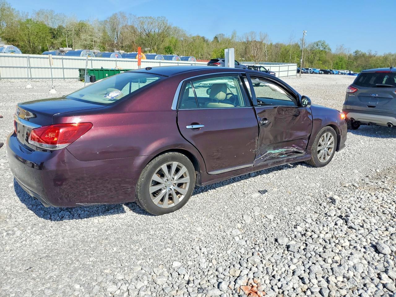 2011 TOYOTA AVALON