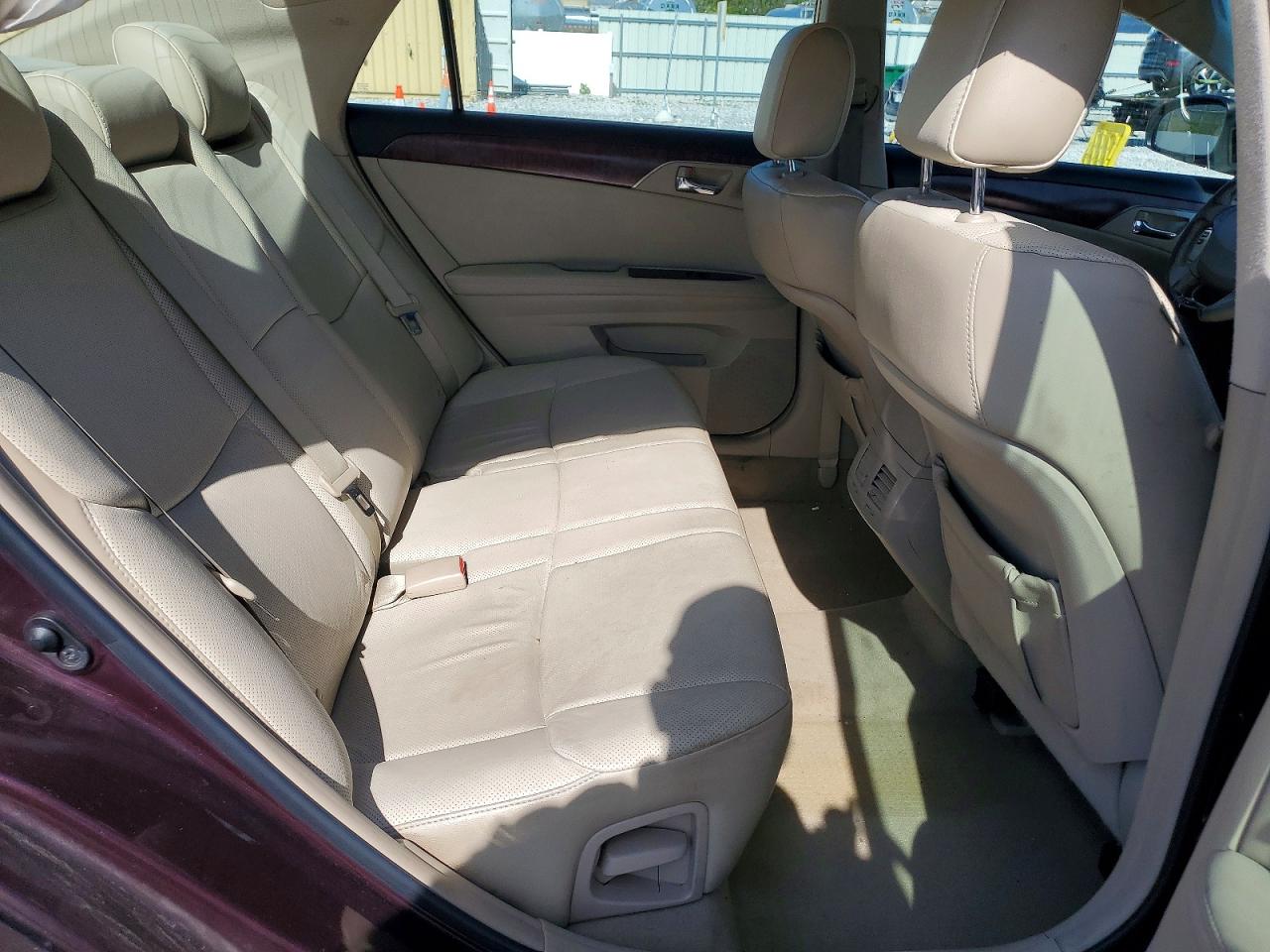 2011 TOYOTA AVALON