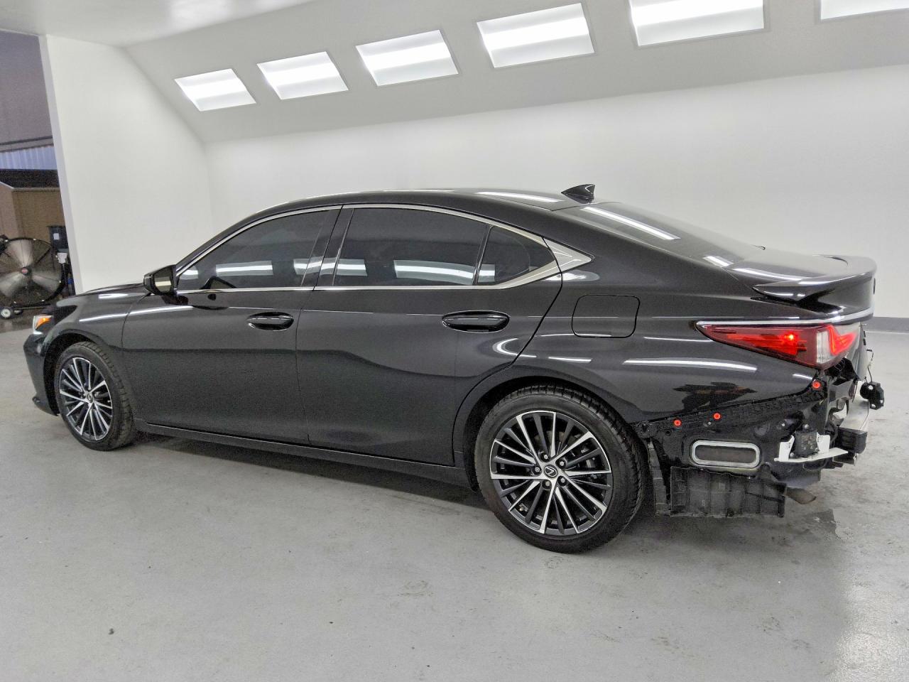 2025 LEXUS ES300