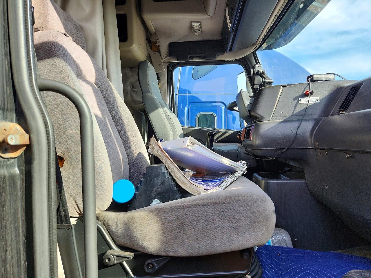 2000 VOLVO VN