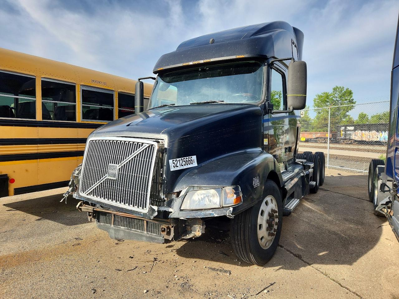 2000 VOLVO VN