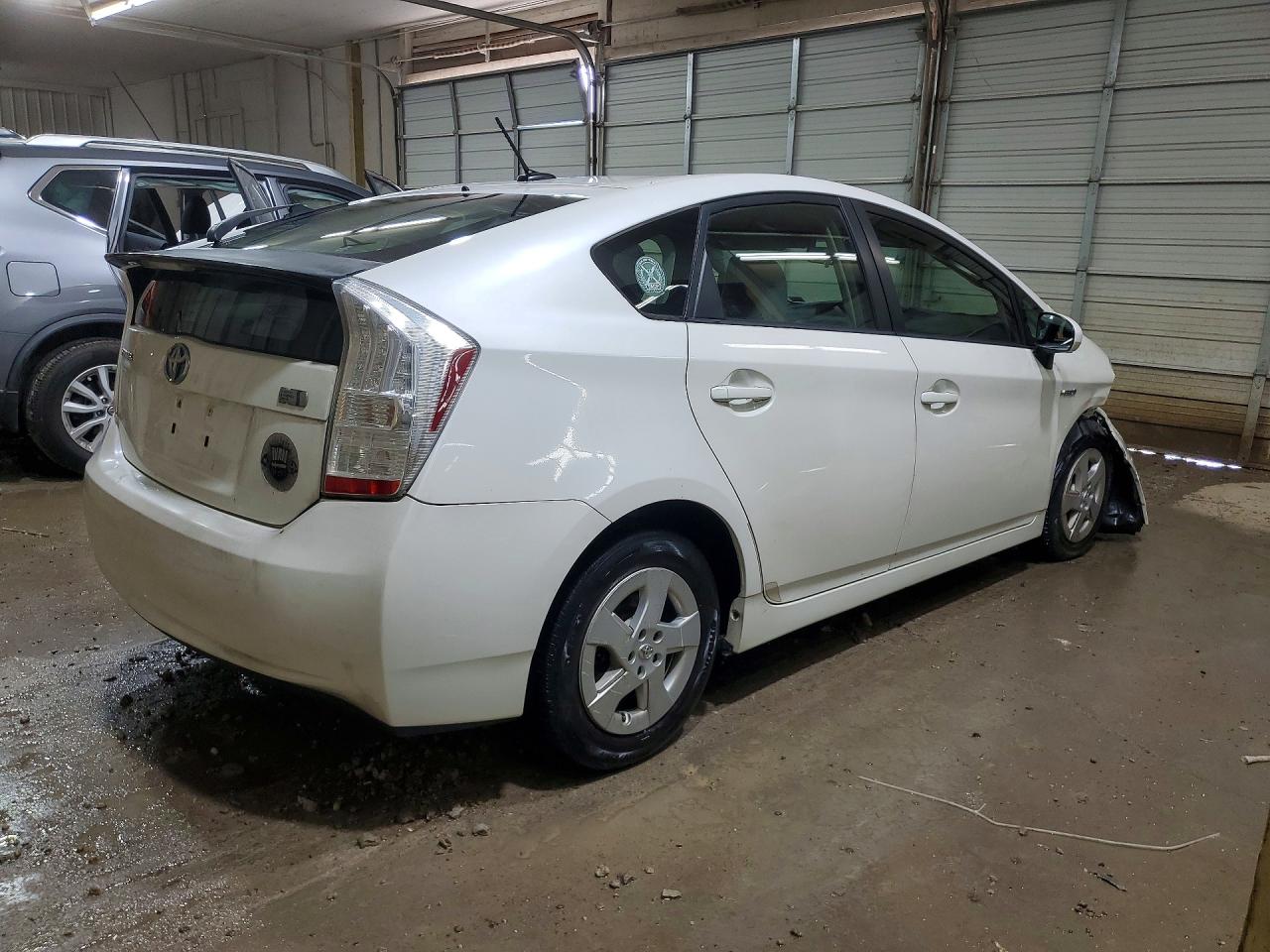 2011 TOYOTA PRIUS