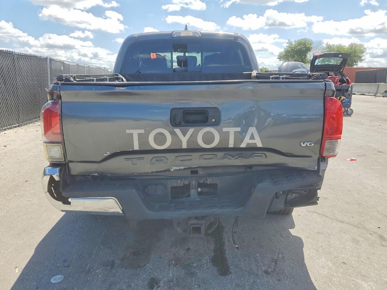 2017 TOYOTA TACOMA